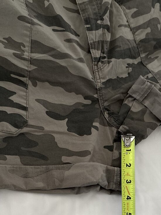 Social Standard by Sanctuary Camo Shorts Women’s XL – Stretch Utility Style - Picture 6 of 12